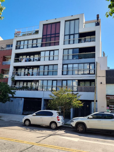 Departamento De 3 Ambientes En  Venta En La Lucicla