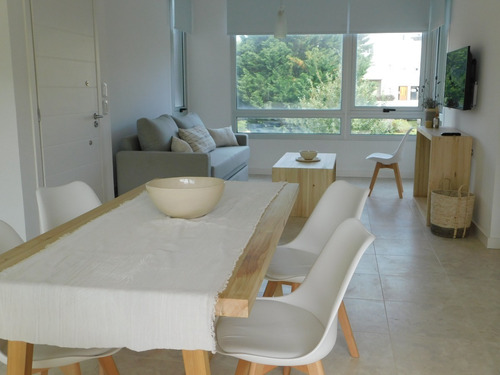 Imagen 10 de 29 de Departamento En Alquiler A Metros Del Mar Con Servicios