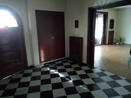 Venta De Fina Casa En Carrasco Centrico De 4 Dorms Y Scio
