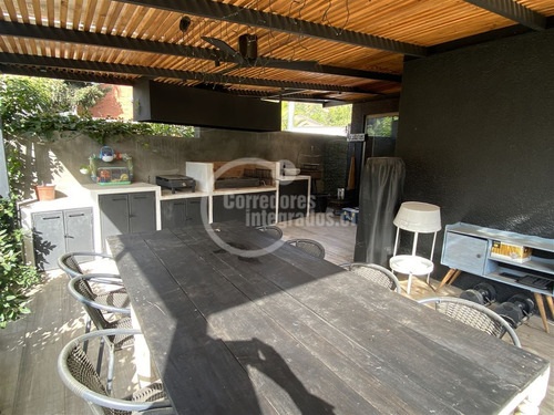 Casa En Venta De 4 Dorm. En Lo Barnechea - El Arrayán