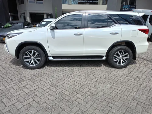 Toyota Fortuner 2.8 SRV