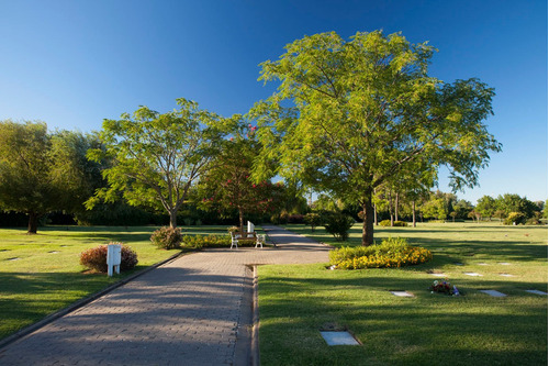 Imagen 4 de 4 de Parcela Del Cementerio Jardín Del Pilar , Parque Campanario