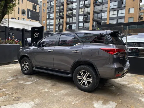 Toyota Fortuner Srv