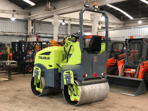 Imagen 6 de 6 de Compactadora Taurus - St 300 Motor Yanmar