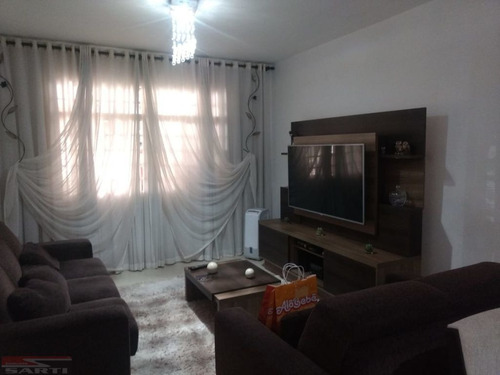 Imagem 1 de 9 de Sobrado Amplo ! Casa Verde , Repleto De Armários - St13652
