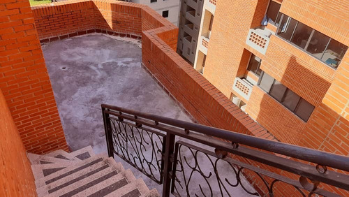 Imagen 11 de 13 de Penthouse En La Trigaleña Alta - 272 M - Para Remodelar