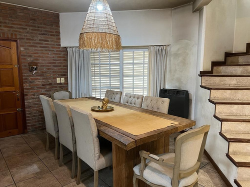 Imagen 2 de 30 de Venta De Casa Con Pileta Ubicada En 20 De Junio 1317 En Bella Vista