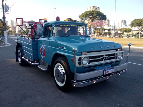 Ford F600 Guincho Antigo
