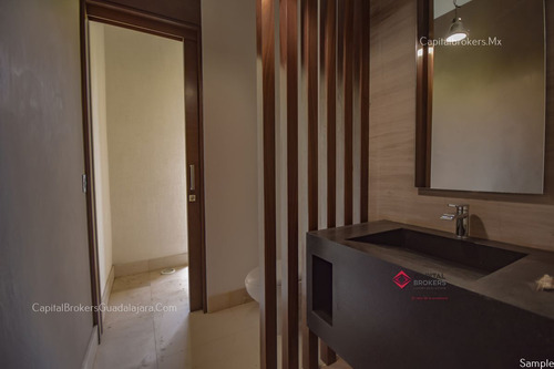 Imagen 22 de 30 de Casa De Lujo Nueva Con Amplio Jardin En Reserva Real