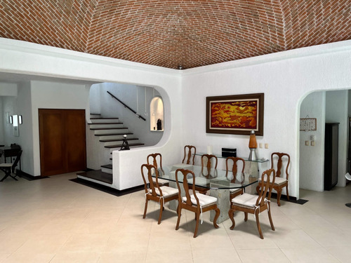 Casa Con Terraza, Jardín Y Alberca Privada, En Venta, Villa Magna, Cancun.
