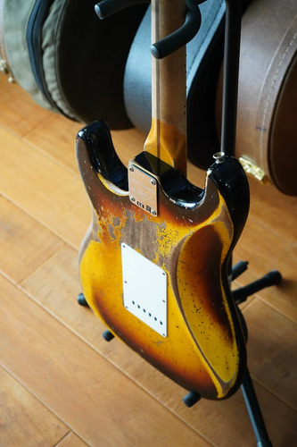 Fender Custom Shop Limited 56 Stratocaster Super Heavy Relic Diestro Sunburst Maple (Usado)