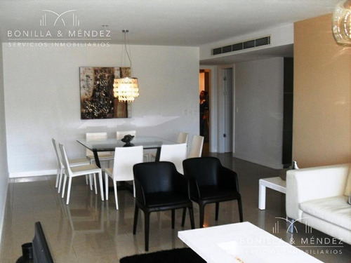 Aquarela, 2 Suites, Toilette, Dependencia De Servicio