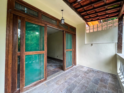 Casa Dois Andares 140 M/q Dentro De Clube Em Meio A Floresta