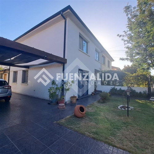 Casa En Venta De 5 Dorm. En La Cisterna