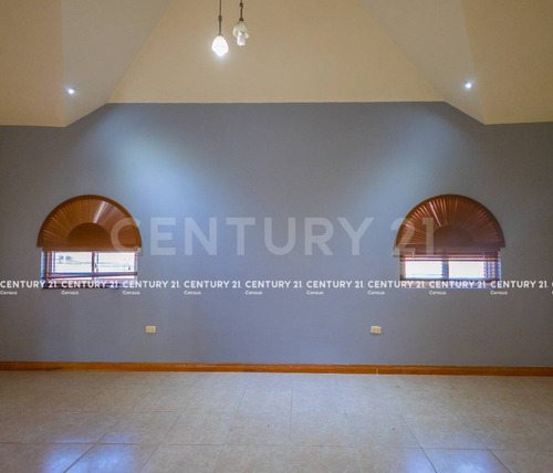 Casa En Venta En Fraccionamiento Rincon De Las Lomas Chihuahua, Chih.
