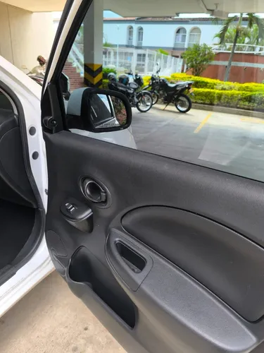 Nissan March 1.6 Sense