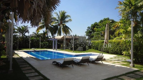 Imagen 27 de 30 de Leal Pérez Vende Majestuosa Casa En Urbanización Guataparo Con Piscina