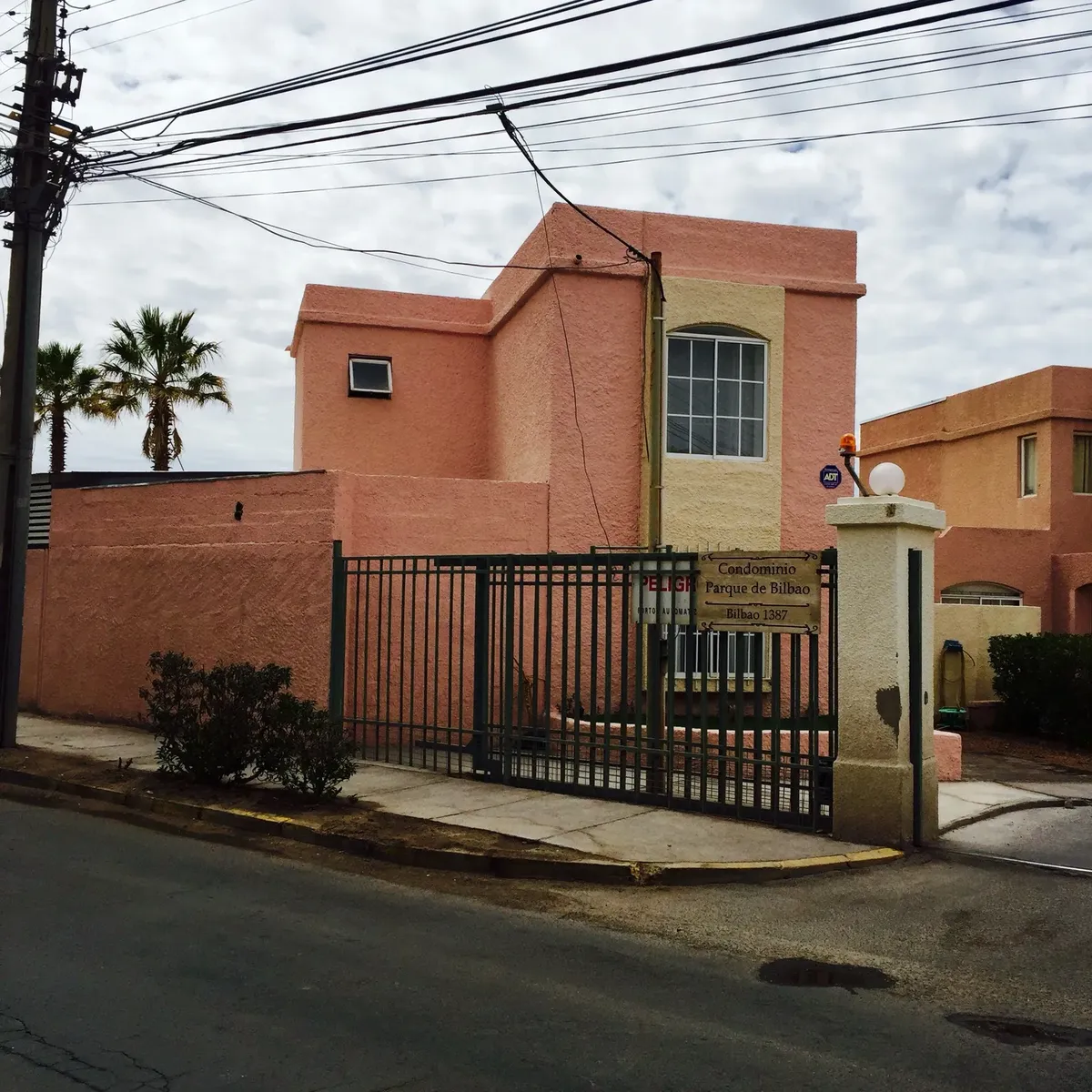 Imagen 1 de 12 de Amplia Casa 5d/4b Con Estacionamiento Para 5 Camionetas