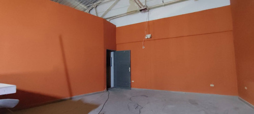 Local Comercial En Alquiler De Esquina En La Av Las Ferias Muy Cerca De La Av. Lara De 1.200 M2, Ideal Para Concecionario De Motos, Vehiculo, Muebleria, Ferreteria, Supermercados, Etc. Rp.
