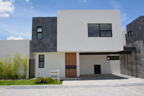 Moderna Casa Nueva En Venta En Metepec Con Amenidad Externa.