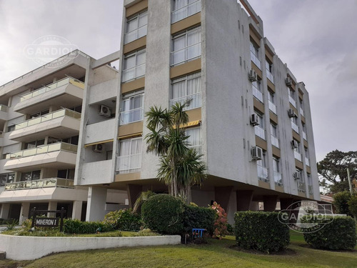 Imagen 23 de 23 de Apartamento 2 Dormitorios En Playa Mansa Primera Linea. Punta Del Este.