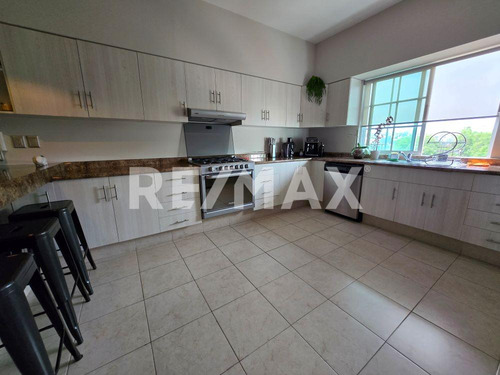 Departamento De Lujo En Venta Con Terraza, 3 Recámaras Y Roof Top Con Vistas