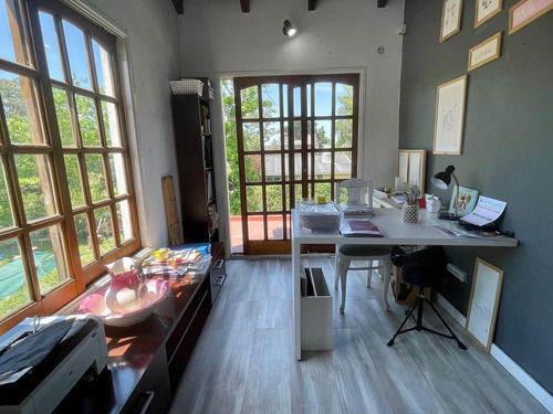Excelente Chalet Con Pileta En Barrio Montecarlo