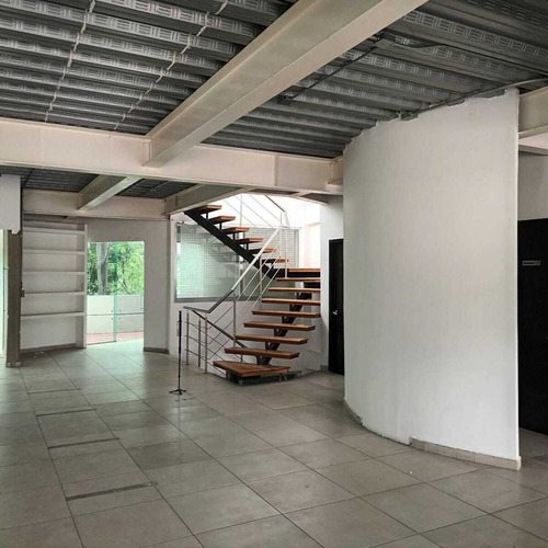 ¡oportunidad Única En Las Arboledas! Edificio De Uso Mixto En Renta,.