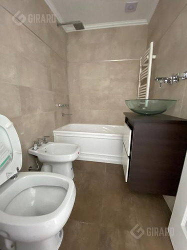Departamento En Venta De 2 Amb. Plaza Mitre. Oportunidad