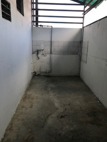 Imagen 10 de 15 de Alquilamos Planta Industrial 132 M2 Urb. Guaicay