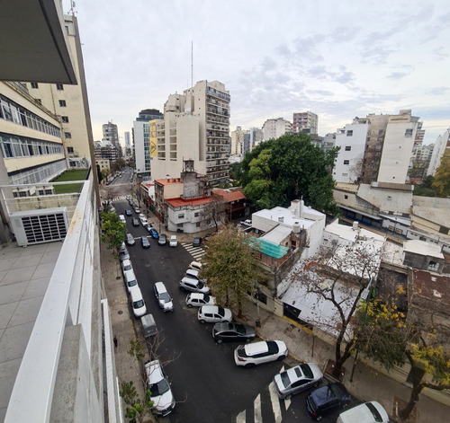 Dorrego 2400 Y Av. Cabildo. Torre Hollywood. Piso 6 Al Frente Con Vista Abierta. 2 Ambientes. 53 M2. Balcón Corrido Cochera Fija Y Cubierta. Amenities: Pileta Con Deck. Solarium. Terraza Con Parrilla.