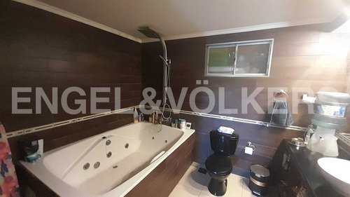 Venta De Hostal Funcionando Con Casa Amoblada En Parcela.
