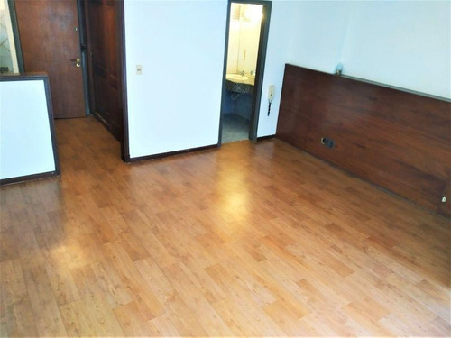 Imagen 3 de 6 de Venta Monoambiente Con Renta Piso Alto Gastos Bajos Pocitos Montevideo