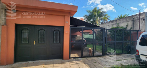 Casa 3 Ambientes En  Venta -villa Udaondo- Ituzaingo