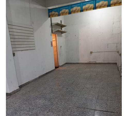 Imagen 4 de 4 de Local Frente A Parada De Colectivos!!!!