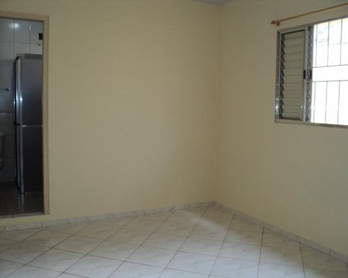 Imagem 3 de 30 de Aluga-se Casa 2 Dormitórios Próxima A Escola, Supermercados Dia, Coop, Av. São Paulo, Em Sorocaba, Reformada, Bairro Cruzeiro Do Sul, Além Ponte. - Ca00979 - 33337667
