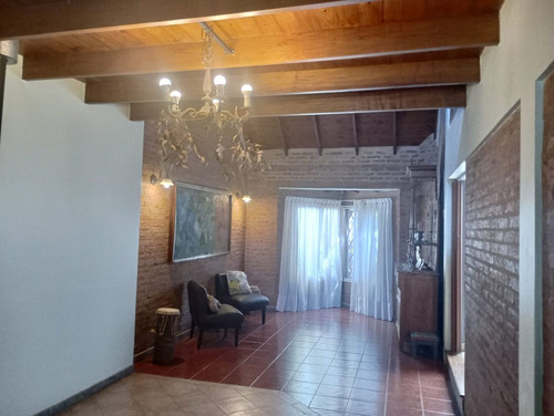 Casa 6 Ambientes, Fondo Libre. Apta Credito