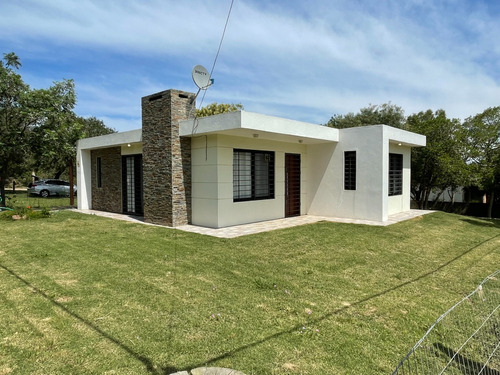 Dueño Alquila Anual En Piriápolis, Hermosa Casa, En El Límite De Playa Grande Con Playa Hermosa.