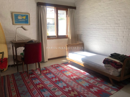 Casa En Venta De 4 Dormitorios Frente Al Mar En Península, Punta Del Este.