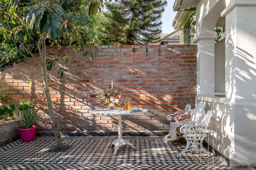 Casona Clásica Remodelada Con Amplio Estudio Y Espacios