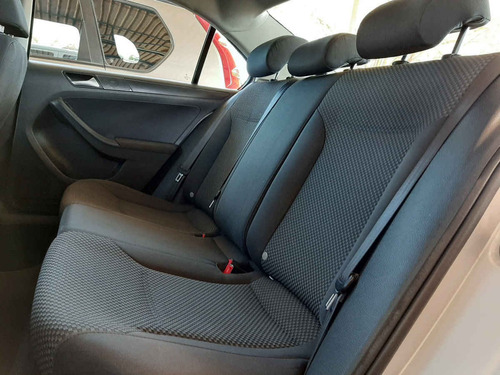 Volkswagen Jetta 2012 4p Style L5/2.5 Aut