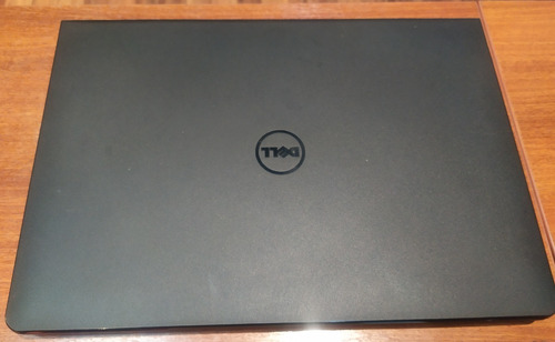 Imagen 1 de 6 de Laptop Dell Core I3 7020u 2.30 Ghz / 4 Gb Ddr4/ Ssd 240 Gb