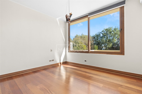 Casa En Venta De 6 Dorm. En Colina
