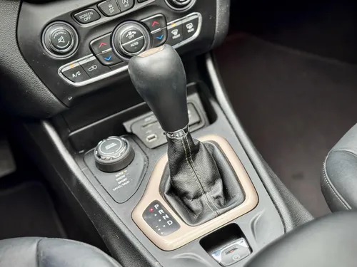 Jeep Cherokee 3.2 Longitude Plus
