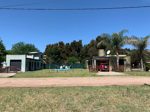 Espectacular Vivienda Con Quincho Y Pileta -  Barrio Lomas A