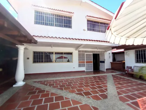 Los Samanes Casa En Venta