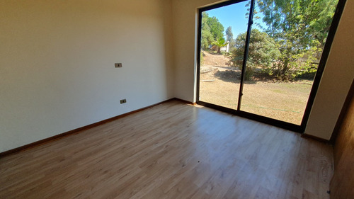 Veridika Vende Amplia Casa En Condominio.