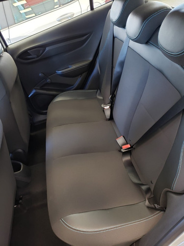 Imagen 21 de 22 de Chevrolet Onix Joy Black 5p 1.4 Ph