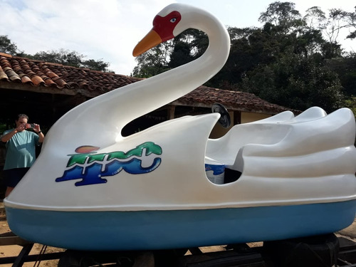 Pedalinhos Cisne De Fibra De Vidro