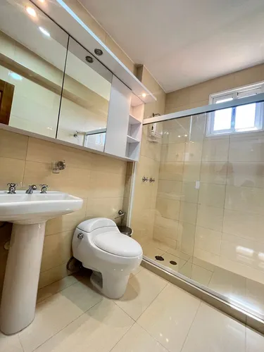 Venta Amplio Apartamento Vista, Plaza Mayor C. R. Siete Mare